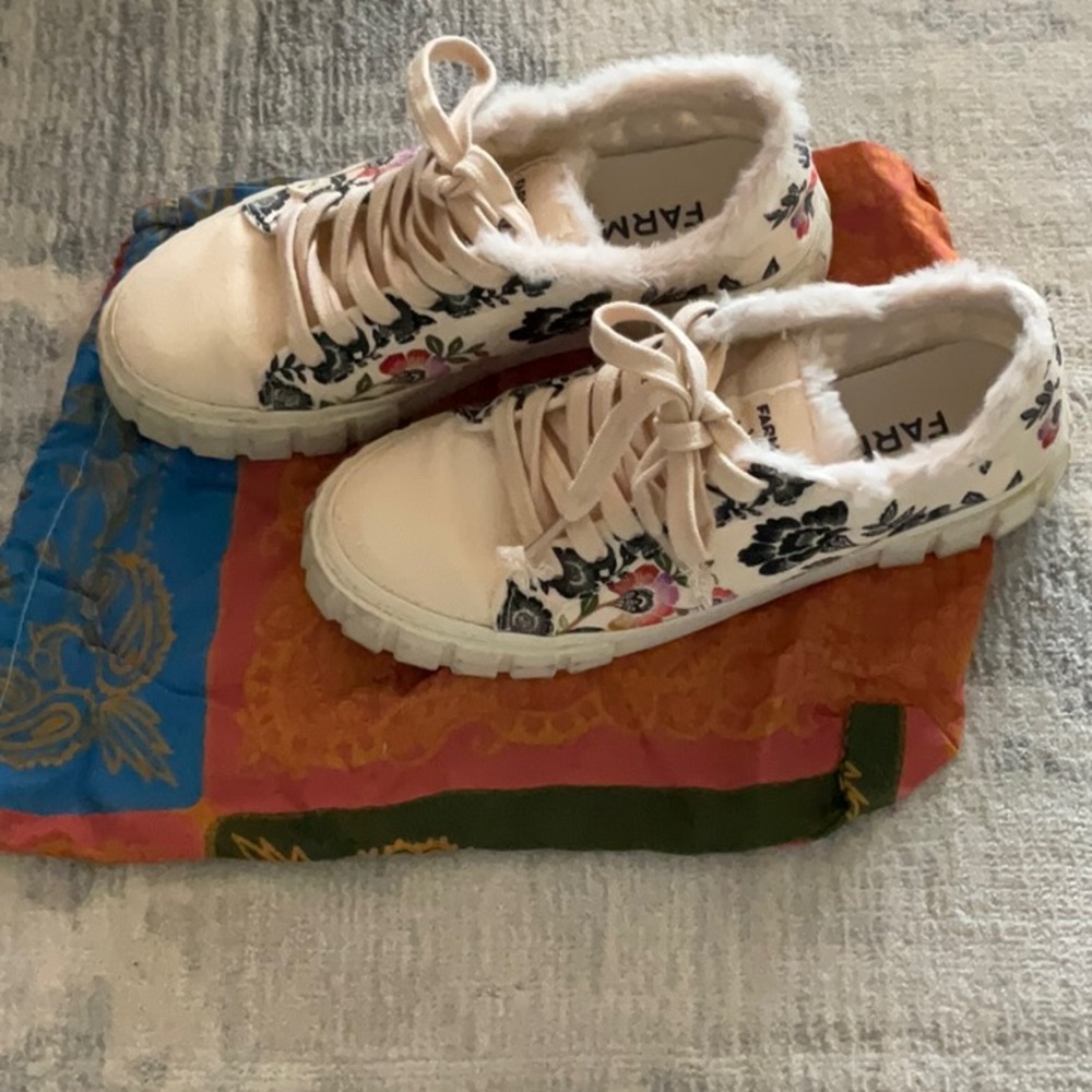 Farm Rio Romantic Garden Platform Sneaker size 7
